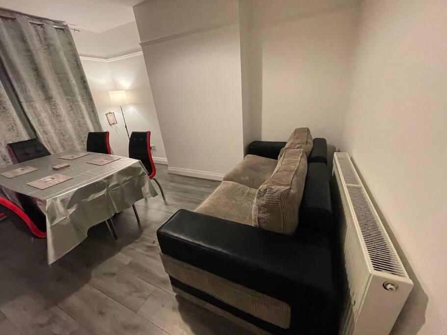 Large Beautiful 3 Bed House In City Of 伯明翰 外观 照片