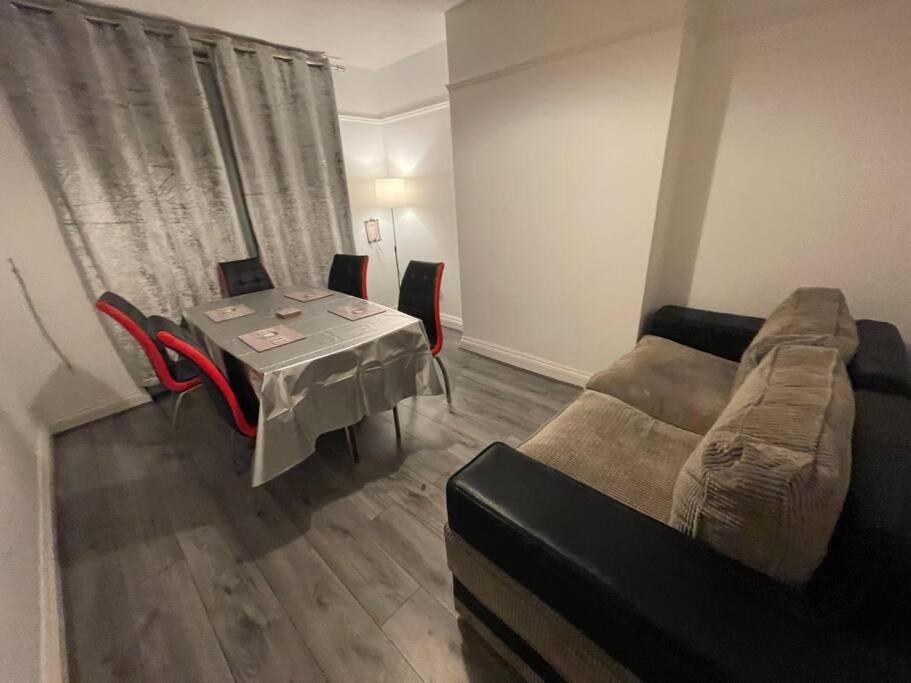 Large Beautiful 3 Bed House In City Of 伯明翰 外观 照片