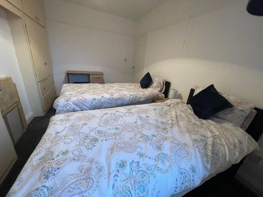 Large Beautiful 3 Bed House In City Of 伯明翰 外观 照片